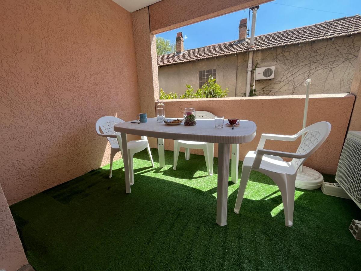 Logement Renove Avec Mobilier 2023 Apartment Avignon Bagian luar foto